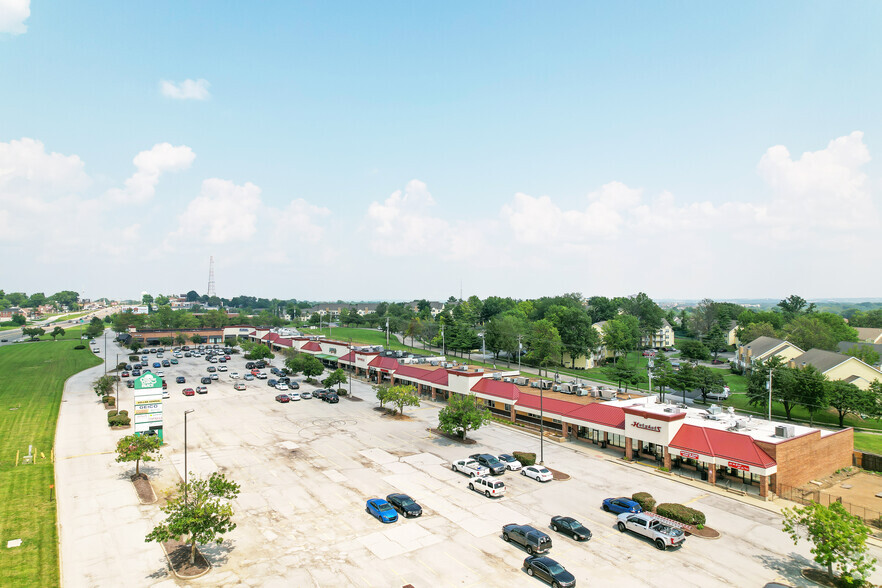 1566-1696 Country Club Plaza Dr, Saint Charles, MO for lease - Building Photo - Image 2 of 2