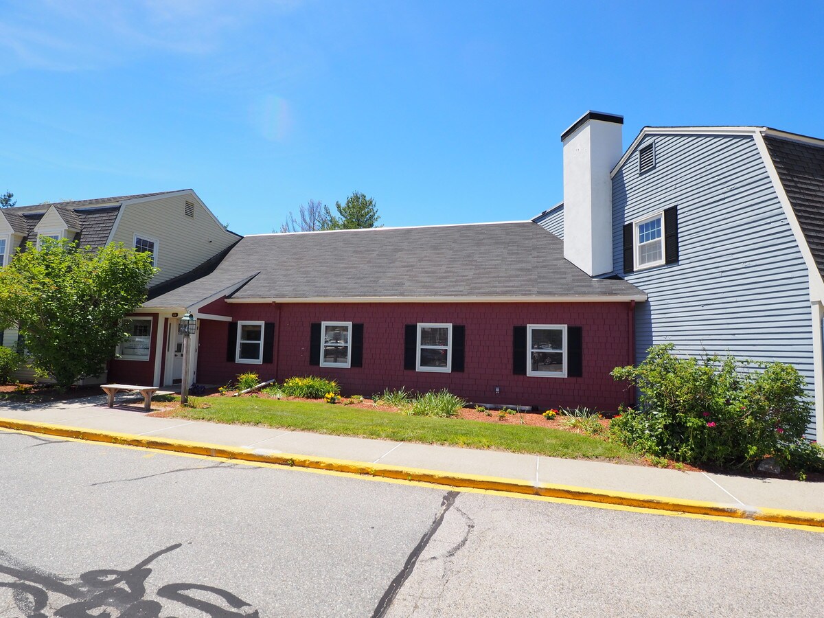 33 Village Sq, Chelmsford, MA 01824