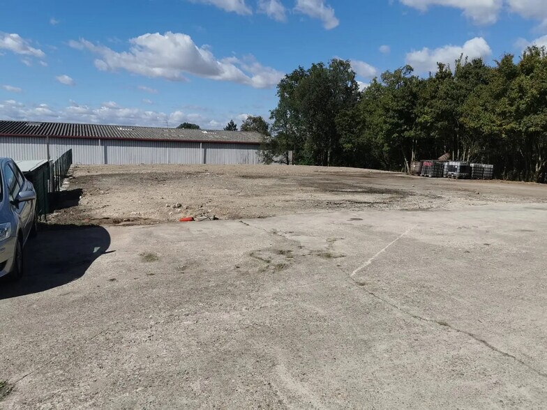 9 Zone Artisanale Des 4 Chemins, Méry-sur-Oise for sale - Building Photo - Image 3 of 4