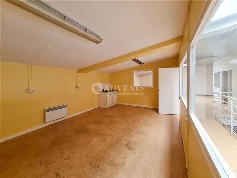 Flex in Saint-Brieuc for lease - Building Photo - Image 3 of 10