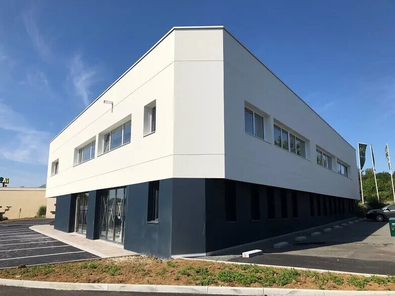 Office in Plérin for lease - Building Photo - Image 2 of 6