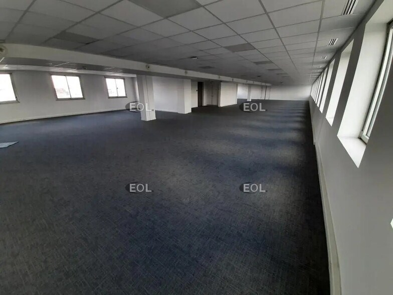 Office in Ivry-sur-Seine for lease - Interior Photo - Image 1 of 5