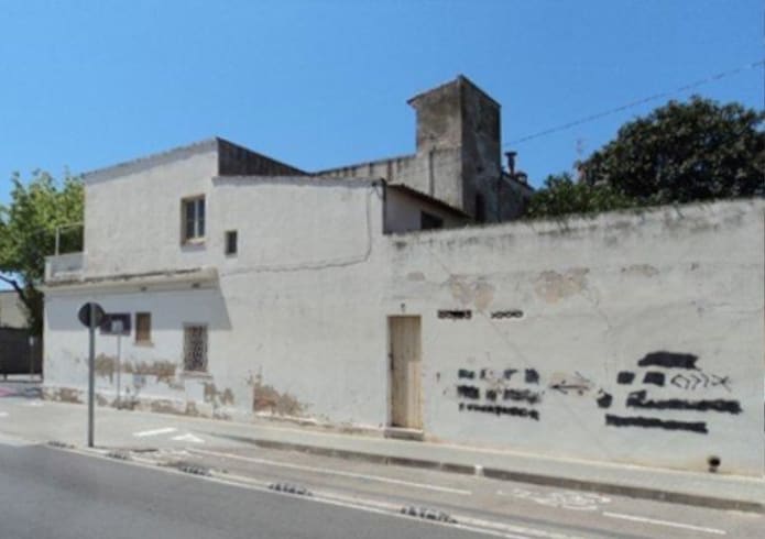 Sector 8 Renfe - La Bòvila portfolio of 2 properties for sale on LoopNet.com Building Photo- Image 1 of 7