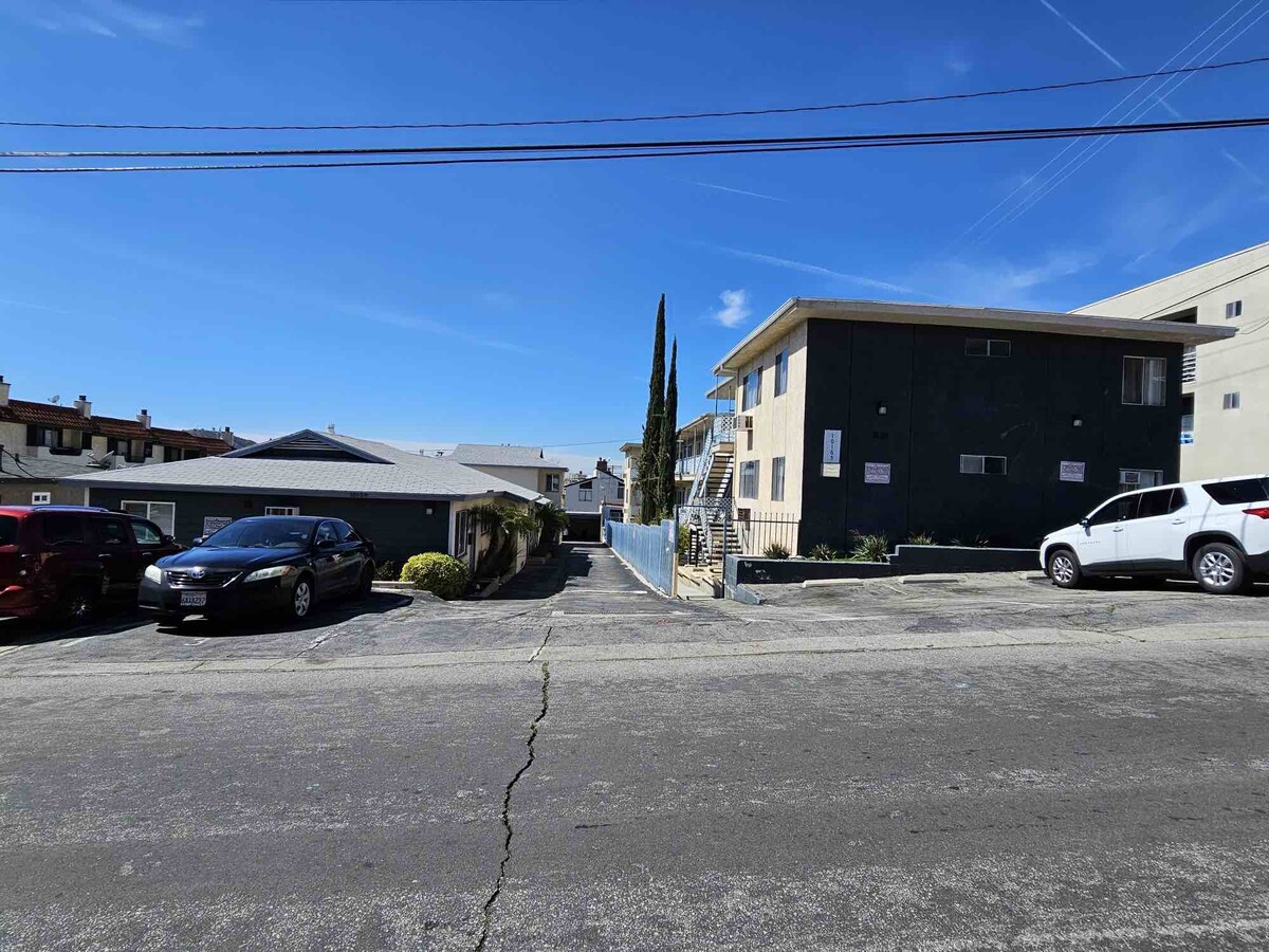 10159-10165 Samoa Ave, Tujunga, CA 91042 | LoopNet