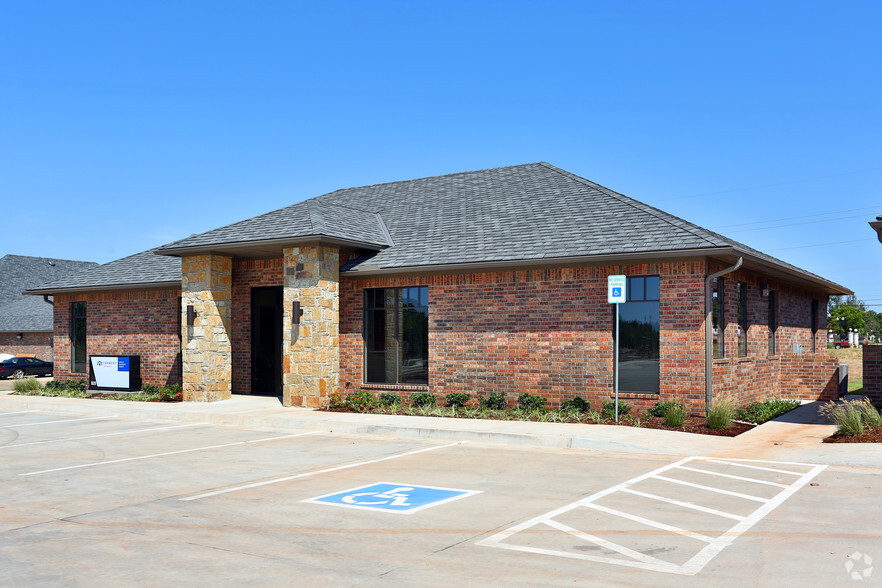 1620 Midtown Pl, Oklahoma City, OK for sale - Building Photo - Image 2 of 9