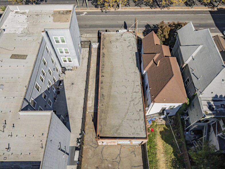 635 W Grand Ave, Oakland, CA for sale - Building Photo - Image 2 of 20