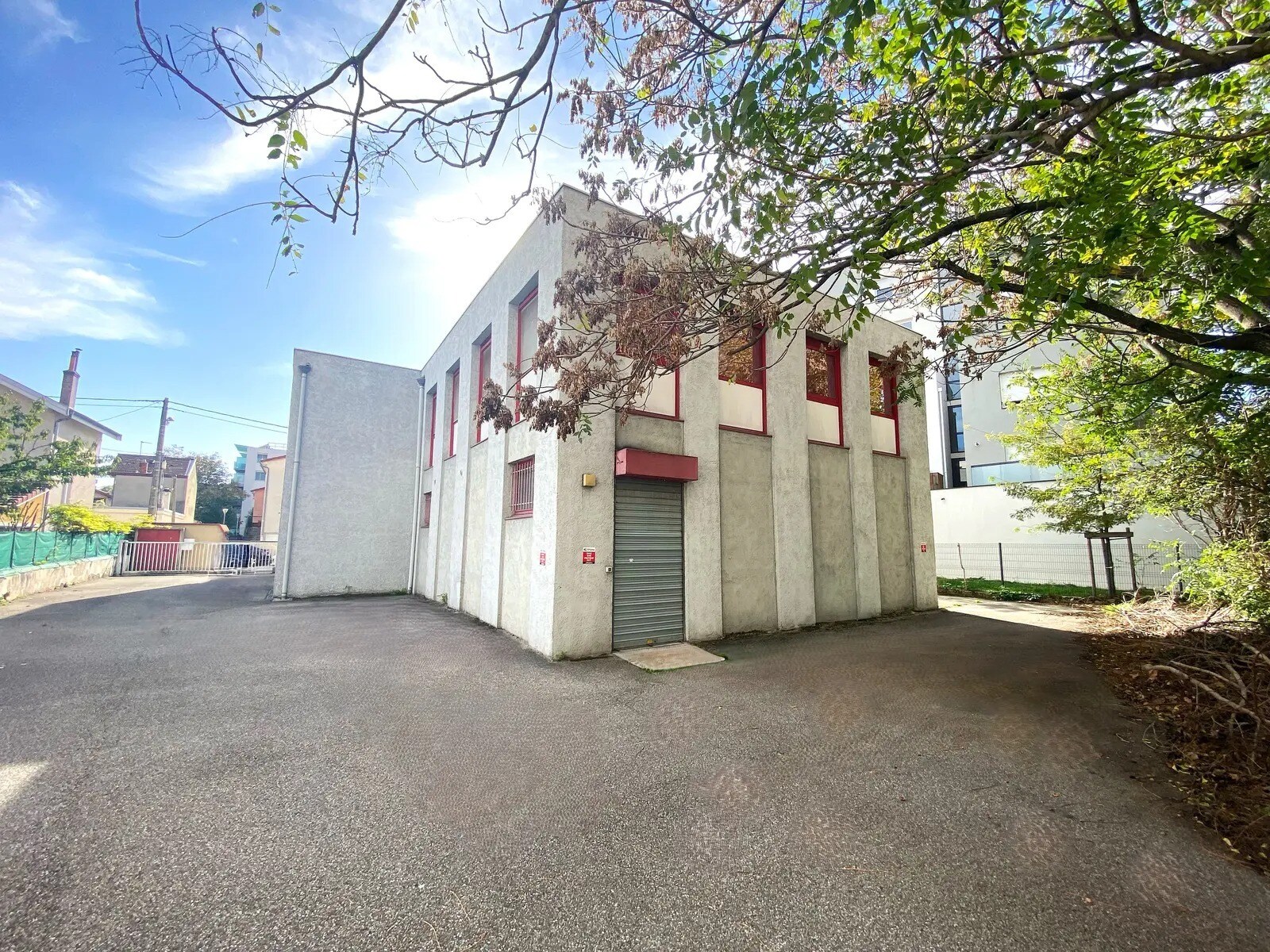 Office in Villeurbanne for sale Building Photo- Image 1 of 1