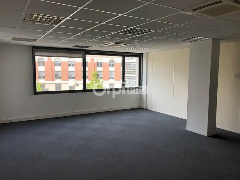 Office in Reims for lease - Interior Photo - Image 1 of 10