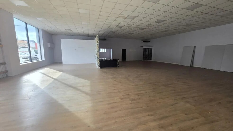 Retail in La Garde for lease - Building Photo - Image 3 of 4