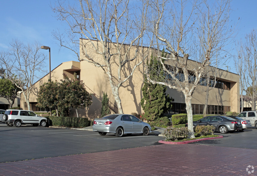 1750 E Deere Ave, Santa Ana, CA for sale - Building Photo - Image 1 of 5