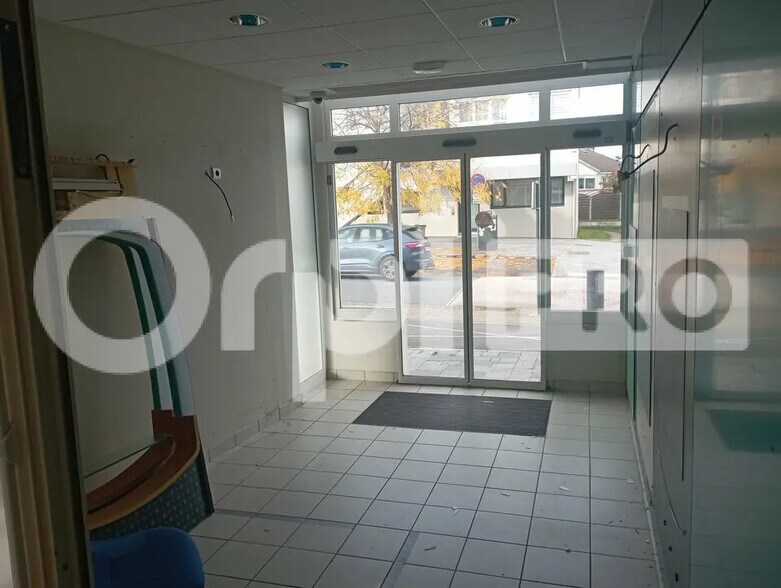 Retail in Tinqueux for lease - Lobby - Image 3 of 6