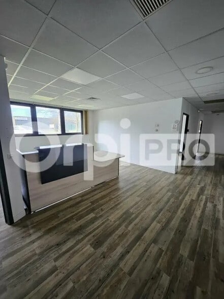 Office in Reims for lease - Interior Photo - Image 2 of 7