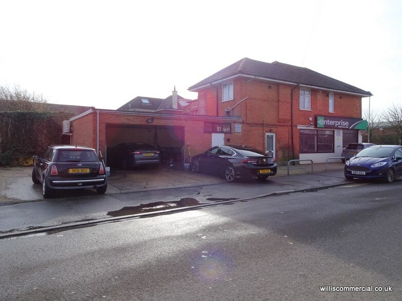 107 Barrack Rd, Christchurch, BH23 2AL