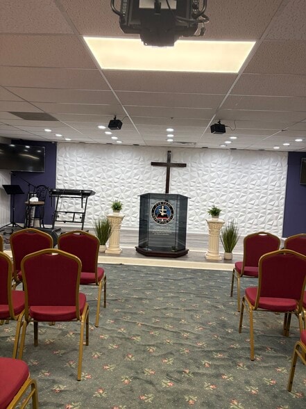 1402 Shepard Dr, Sterling, VA for lease - Building Photo - Image 3 of 10