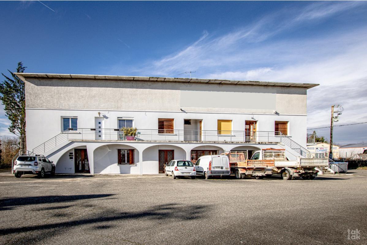 Flex in Montauban for lease Building Photo- Image 1 of 2