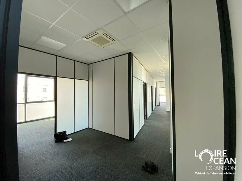 Office in Nantes for lease - Interior Photo - Image 3 of 5