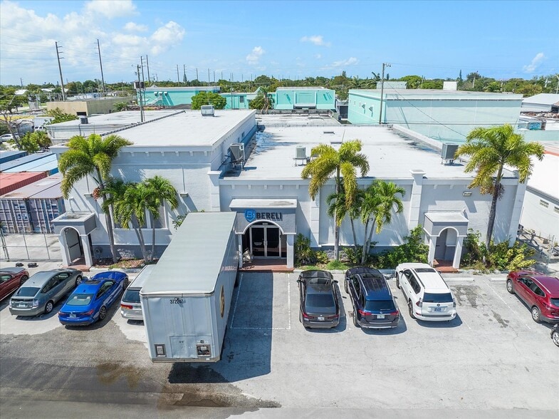 Thomas Street - Hollywood, FL portfolio of 4 properties for sale on LoopNet.com - Building Photo - Image 3 of 15