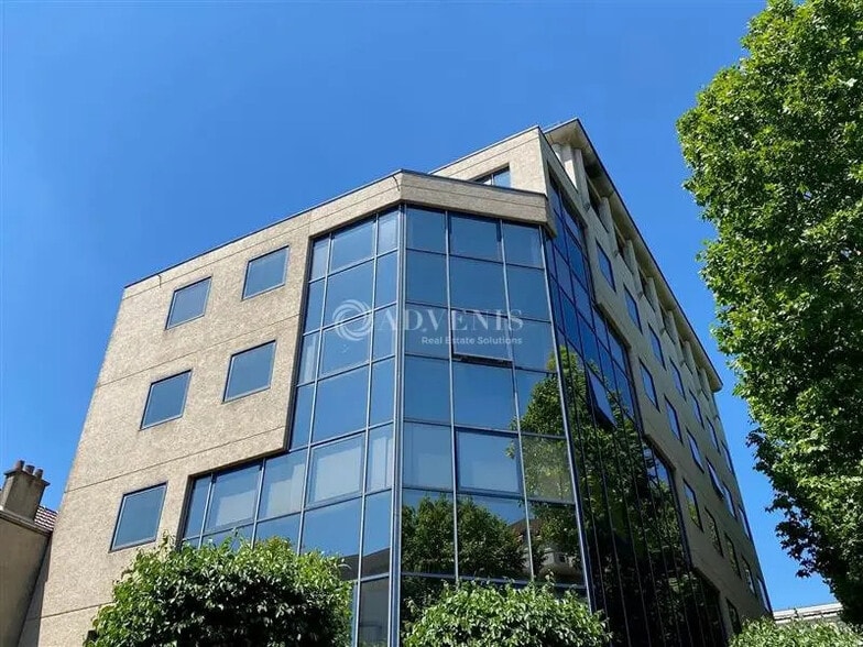 Office in Cachan for lease - Building Photo - Image 1 of 7