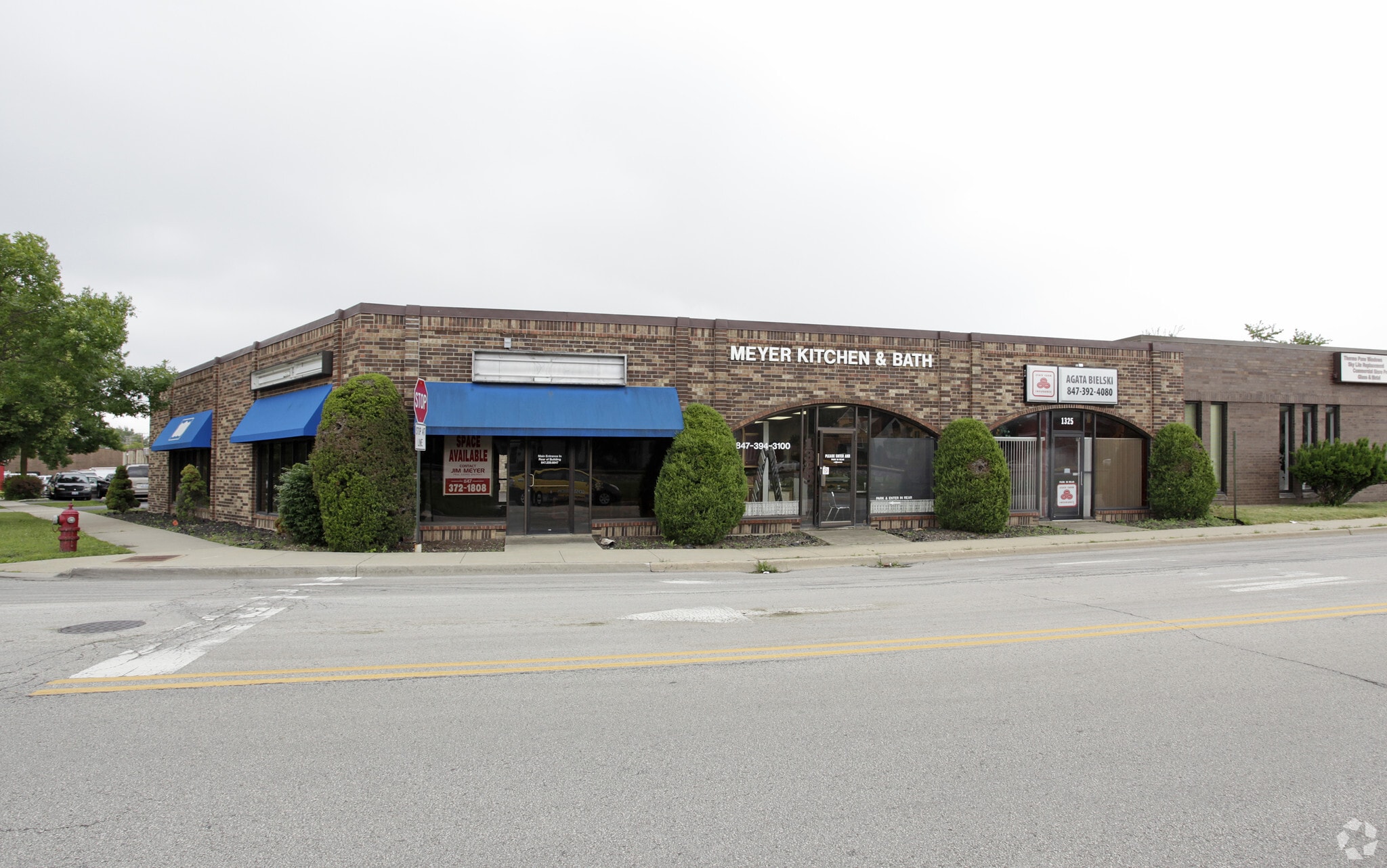 1325-1335 E Davis St