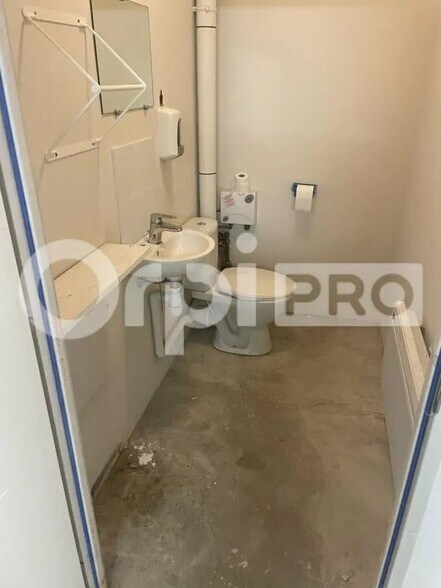 Flex in MARCILLY-D'AZERGUES for lease - Interior Photo - Image 2 of 5