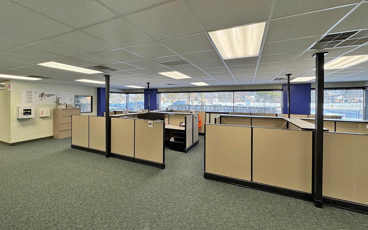 33125-33145 Schoolcraft Rd, Livonia, MI for lease Interior Photo- Image 1 of 9