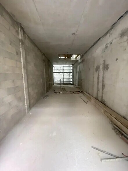 Flex in Clichy for sale - Building Photo - Image 3 of 9