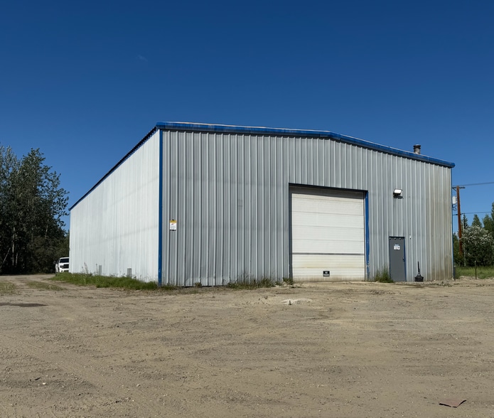 1051 Holmes Rd, North Pole, AK for lease - Primary Photo - Image 1 of 2