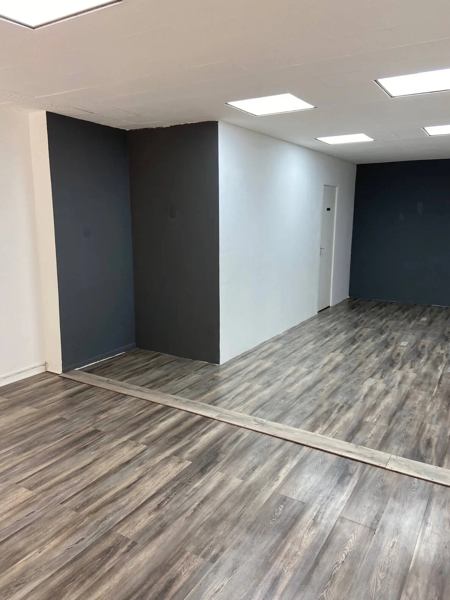 Retail in Marseille for lease Interior Photo- Image 1 of 5