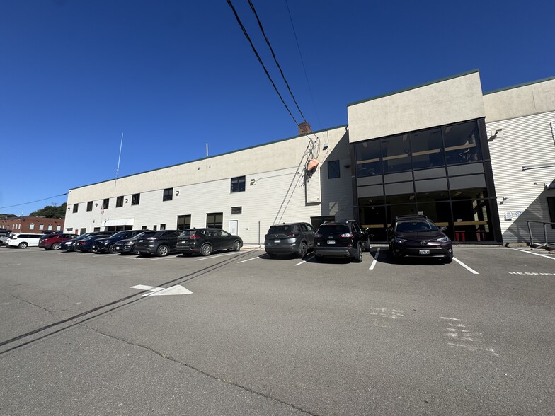 262 Harlow St, Bangor, ME for lease - Building Photo - Image 1 of 1