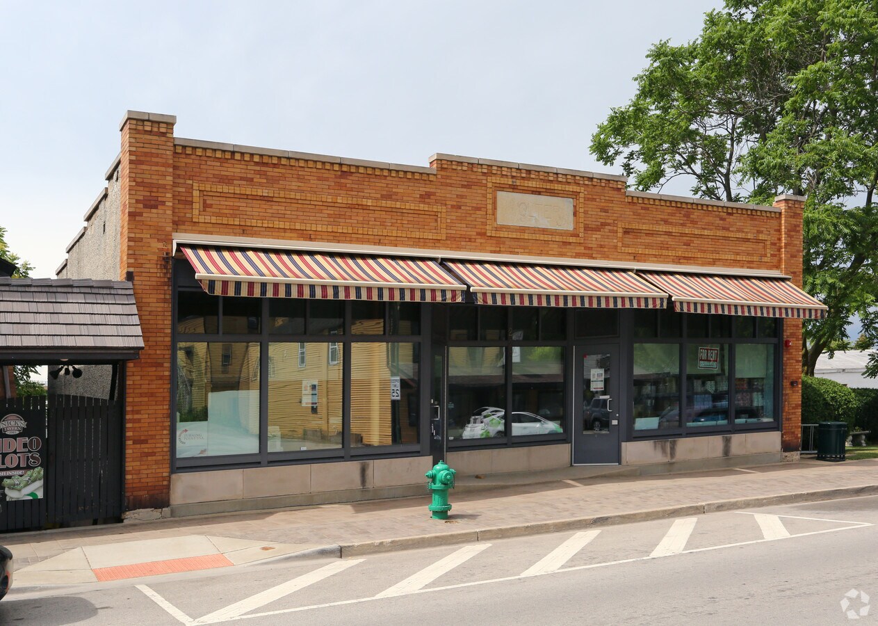 223 Main St, Lemont, IL 60439