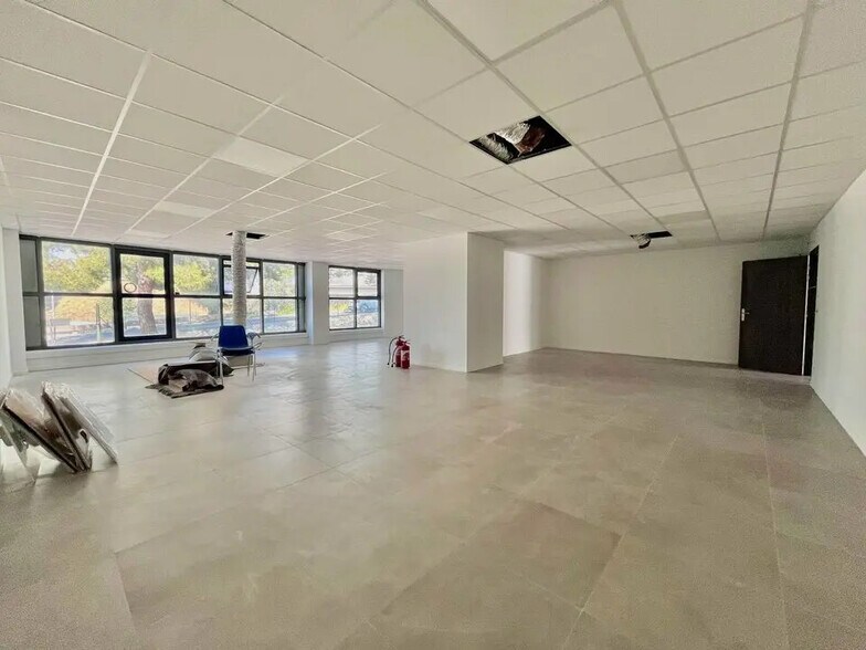 Office in Villeneuve-Loubet for lease - Building Photo - Image 1 of 4