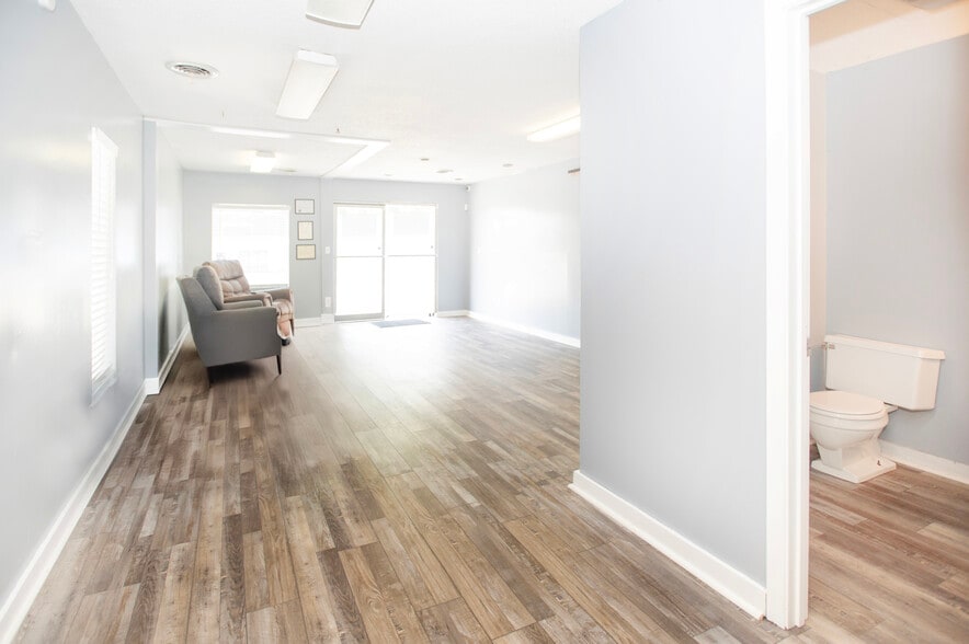 401 Hillcrest St, Clinton, TN for sale - Interior Photo - Image 3 of 18