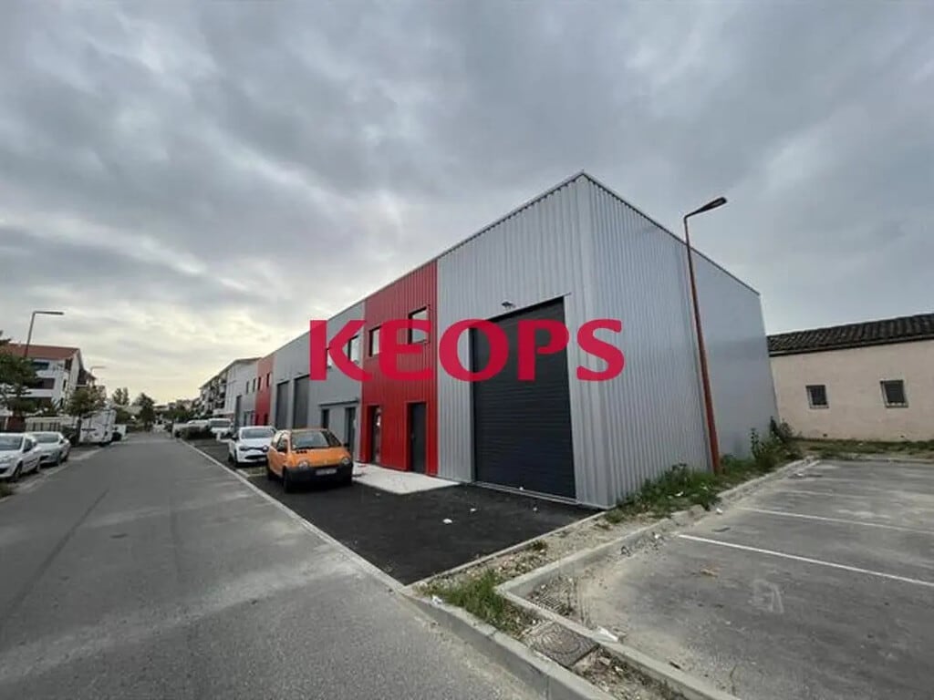 Location Local d'activités 180 m² - Photo 1