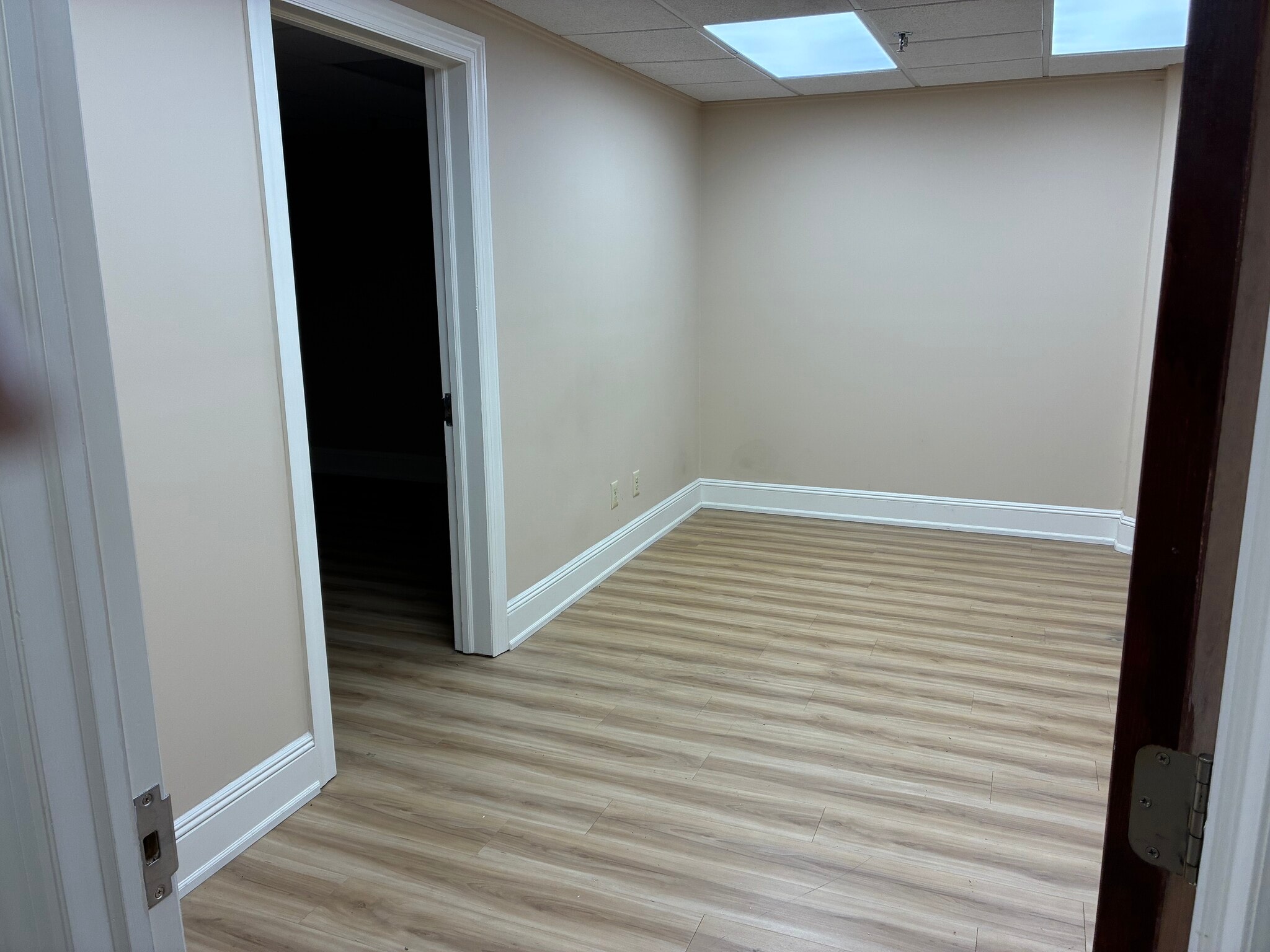 805-845 Franklin Lakes Rd, Franklin Lakes, NJ for lease Interior Photo- Image 1 of 2