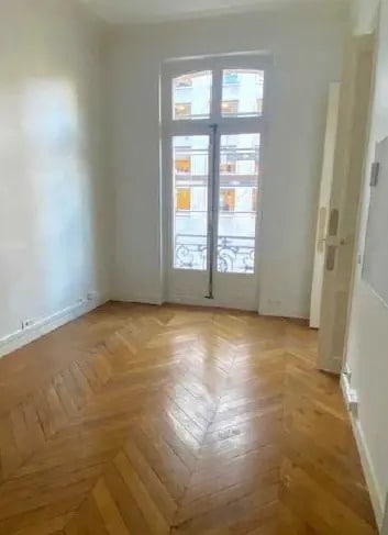Office in Paris for lease - Interior Photo - Image 2 of 6
