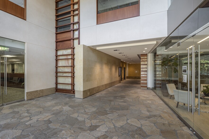 12265 El Camino Real, San Diego, CA for lease - Lobby - Image 2 of 13