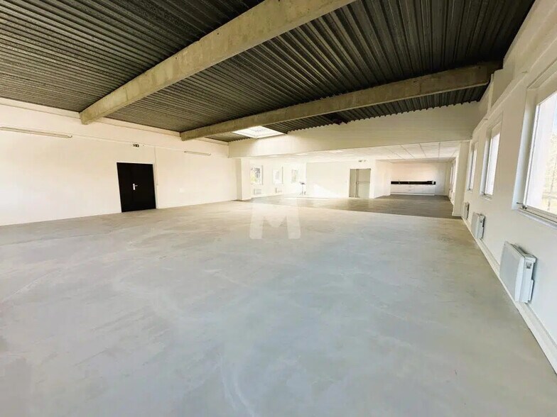 Office in Verrières-le-Buisson for lease - Building Photo - Image 2 of 11