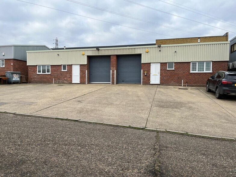 12 Commerce Way, Colchester for lease - Building Photo - Image 1 of 13