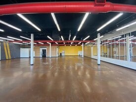 North Frwy, 10998 - Loft