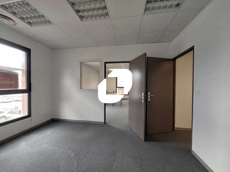 Retail in Nîmes for lease - Interior Photo - Image 3 of 11