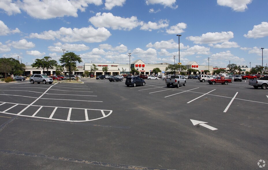18138 San Pedro Ave, San Antonio, TX for lease - Building Photo - Image 1 of 23
