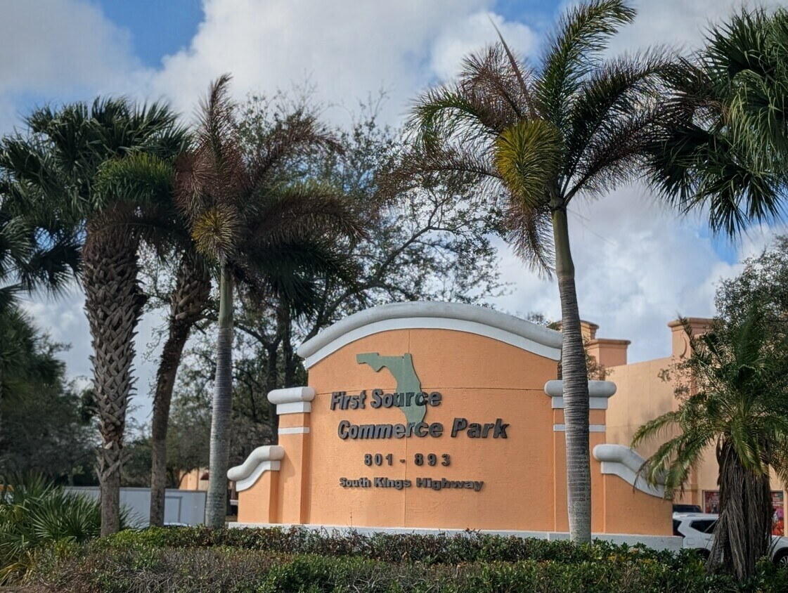 841-865 S Kings, Fort Pierce, FL 34945 - Unit 865 - - Interior Photo - Image 1 of 3