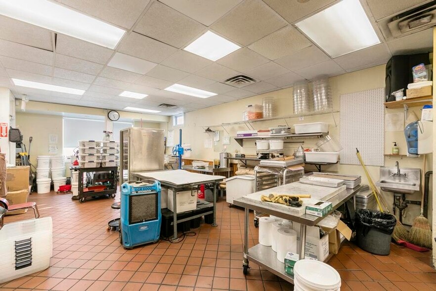 202 Neponset Valley Pky, Hyde Park, MA for sale - Building Photo - Image 2 of 9