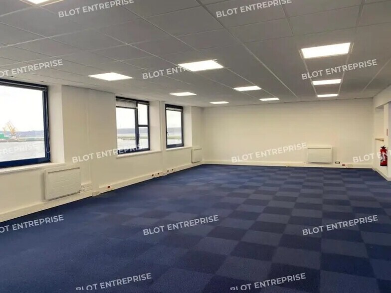 Office in Brest for lease - Interior Photo - Image 2 of 8