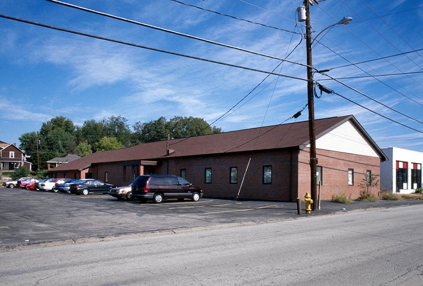 2884 Industrial Blvd, Bethel Park, PA for lease - Building Photo - Image 2 of 19