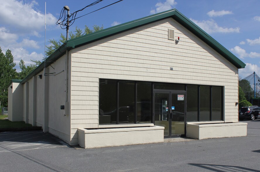 602 Lowell St, Methuen, MA 01844