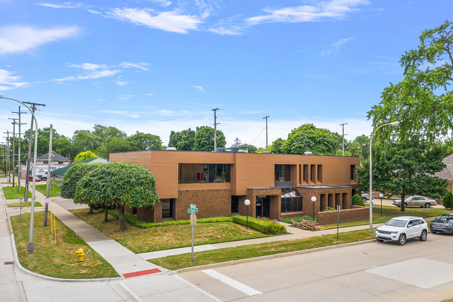 44 First St, Mount Clemens, MI for lease - Building Photo - Image 1 of 7