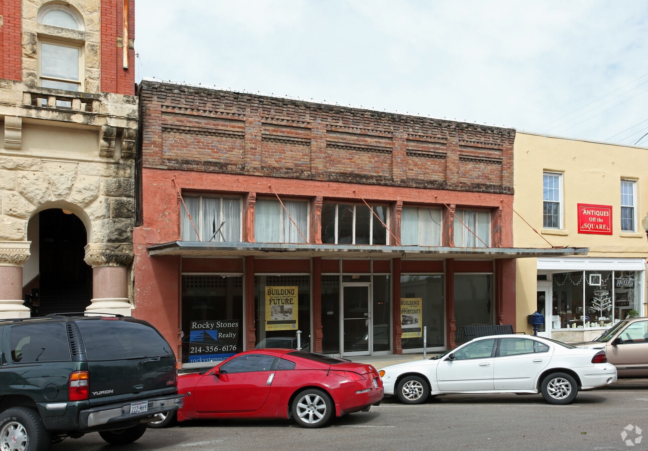 105 N Rogers St, Waxahachie, TX 75165