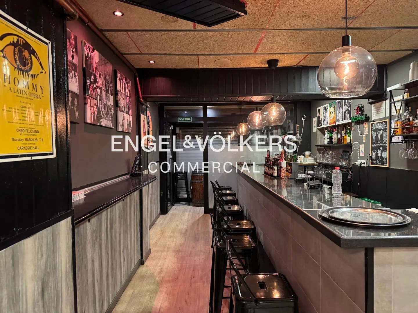 Retail in Barcelona, Barcelona for lease Interior Photo- Image 1 of 12