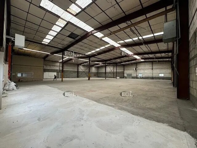 Flex in Plaisir for lease - Building Photo - Image 3 of 5
